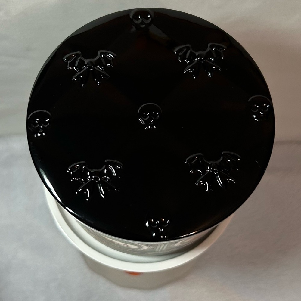 Bath & Body Works Pumpkin Carving 3-Wick Candle Halloween 2025 - Picture 4 of 7
